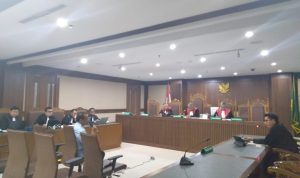 Abu Tak Tahu Diberikan Uang Suap 9