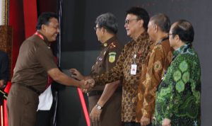 55 Satker dan 20 Pejabat Kejaksaan Dapat Penghargaan Zona Integritas 13