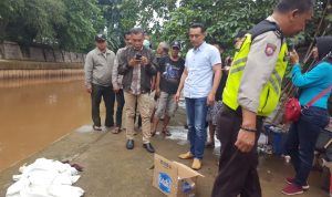 Mayat Bayi Ditemukan di Kali Ciliwung 9