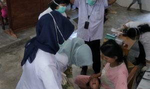 83 Warga Keracunan Daging Babi 11