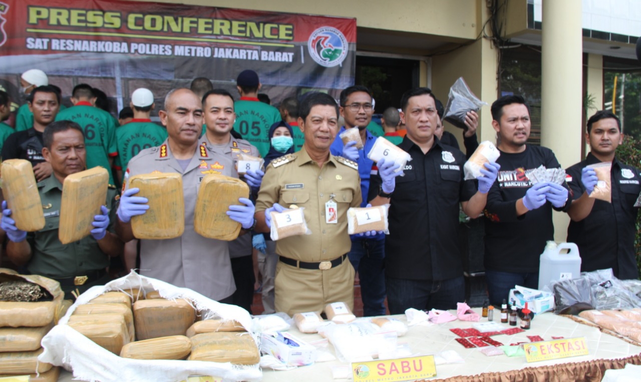 Polres Jakbar Musnakan Ratusan Kilo Narkoba 1