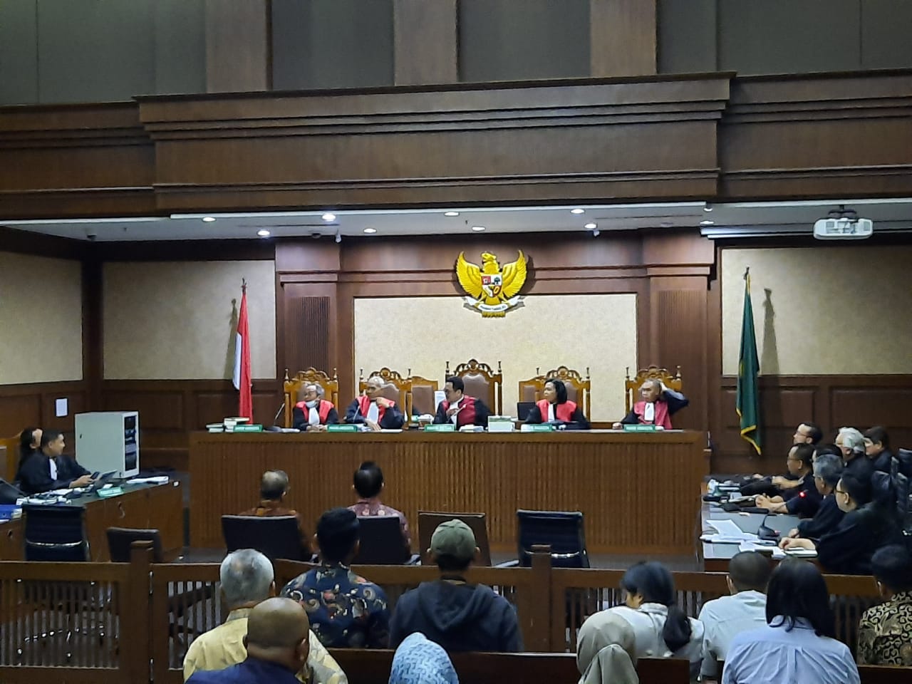 Ini Alasan Ipar Emirsyah Satar Marah Saat Rumahnya Disita KPK 1