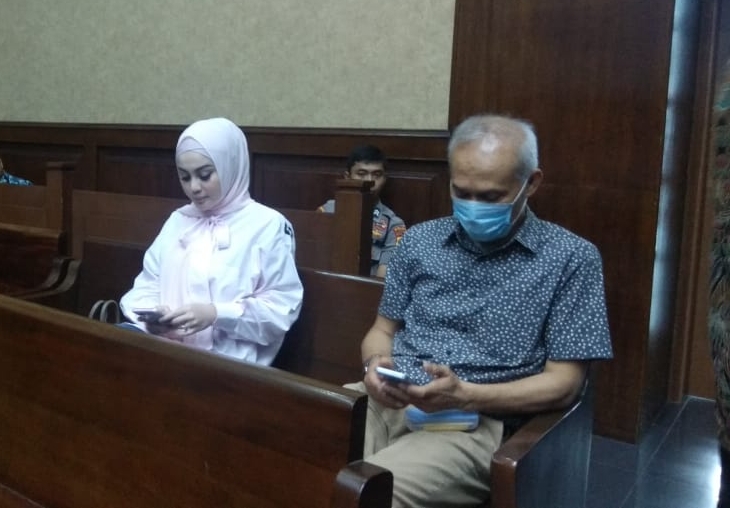Jenifer Dunn Akui Dapat Mobil Vellfire dari Wawan 1