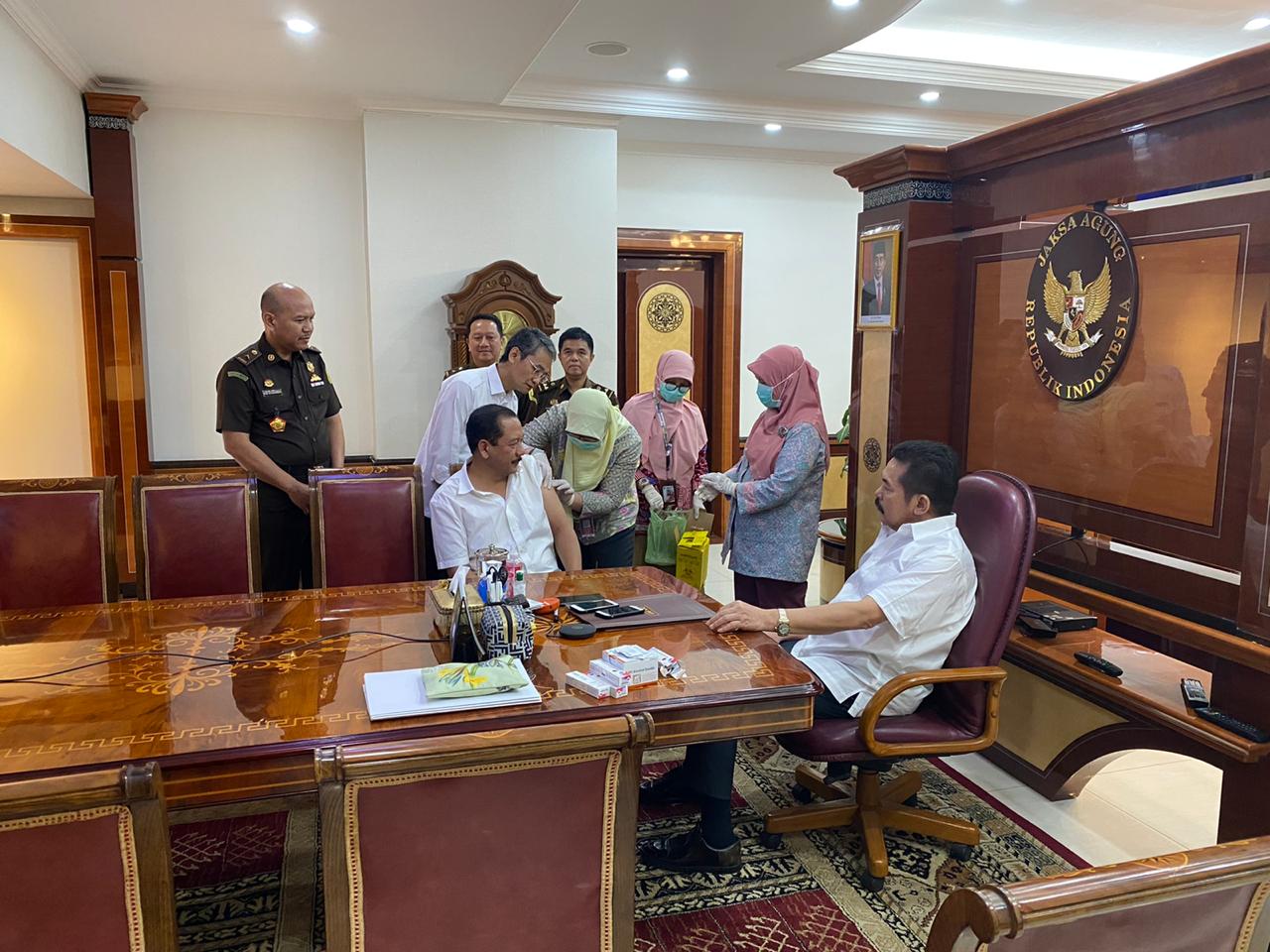 Cegah Corona, Para Jaksa Disuntik Vaksin Anti Influensa