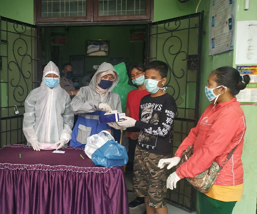 Sumbangkan APD untuk Tenaga Medis, Anak Pengemudi Ojol: Kata Bapak dan Mamak, Uang Bukan Segalanya 12