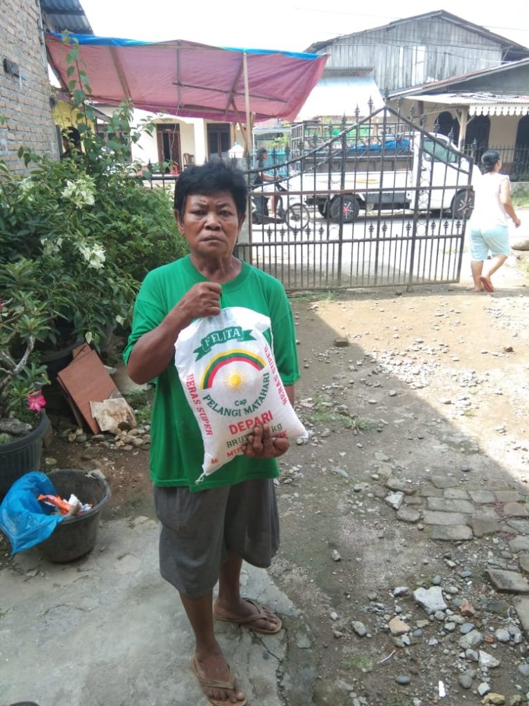 Mantan Kapolda Sumut Beri Bantuan kepada 450 Warga Medan 10