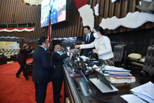 DPR Setuju Perppu Corona Jadi Undang-Undang 56