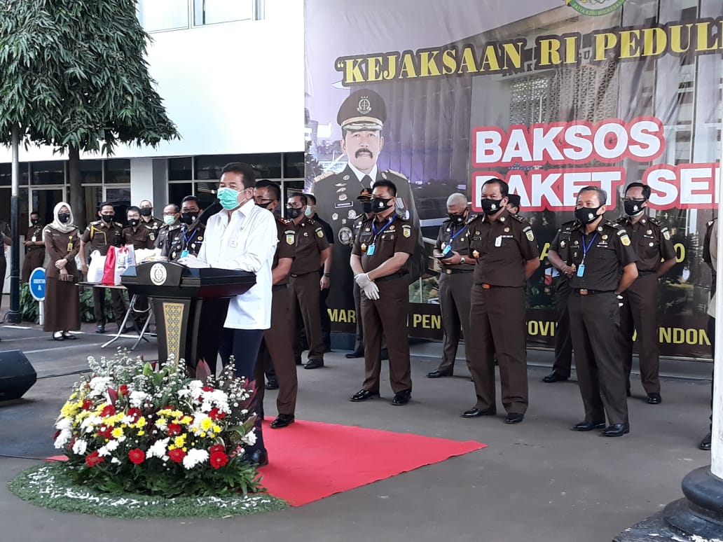 Jaksa Agung didampingi Wakil Jaksa Agung membuka acara Kejaksaan RI Peduli.