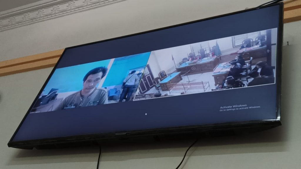 Dituntut 5 Tahun Penjara karena Terlibat Narkoba, Oknum Polisi Menangis 9