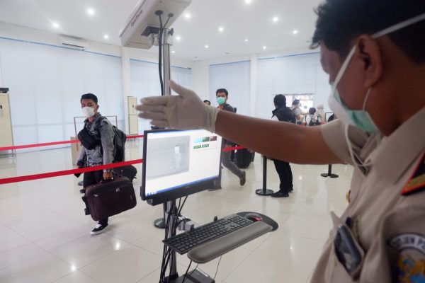 Adaptasi Kebiasaan Baru, Pelindo 1 Tingkatkan Pengawasan Protokol Kesehatan Terminal Penumpang 28