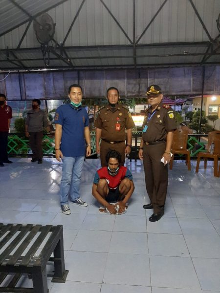 Jaksa Tangkap Buronan di Lampung 61