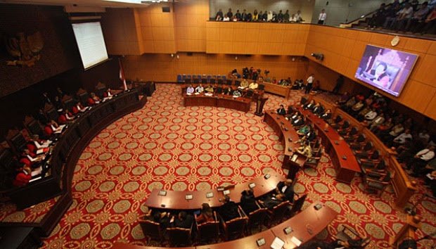 MK Kembali Buka Sidang Usai Sterilisasi Covid-19 10