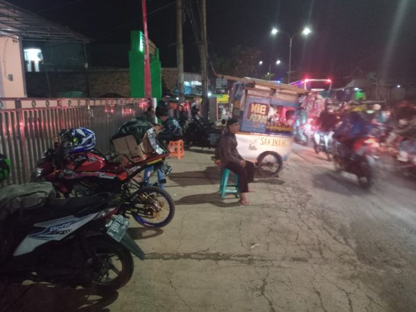 Pemudik dengan Sepeda Motor Padati Jalur Pantura 52