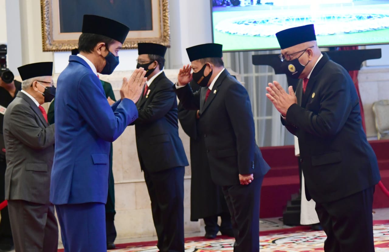 Jokowi Lantik Kompolnas 2020 - 2024 1