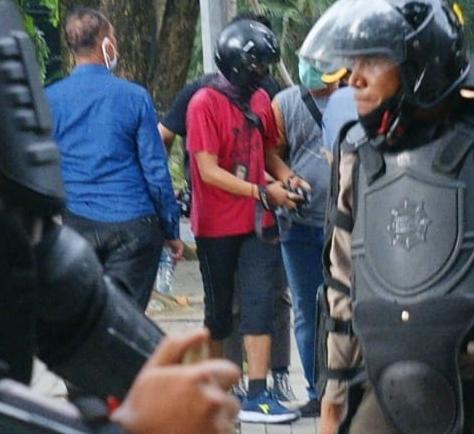 Stop Menghalangi Kerja-kerja Jurnalis 11