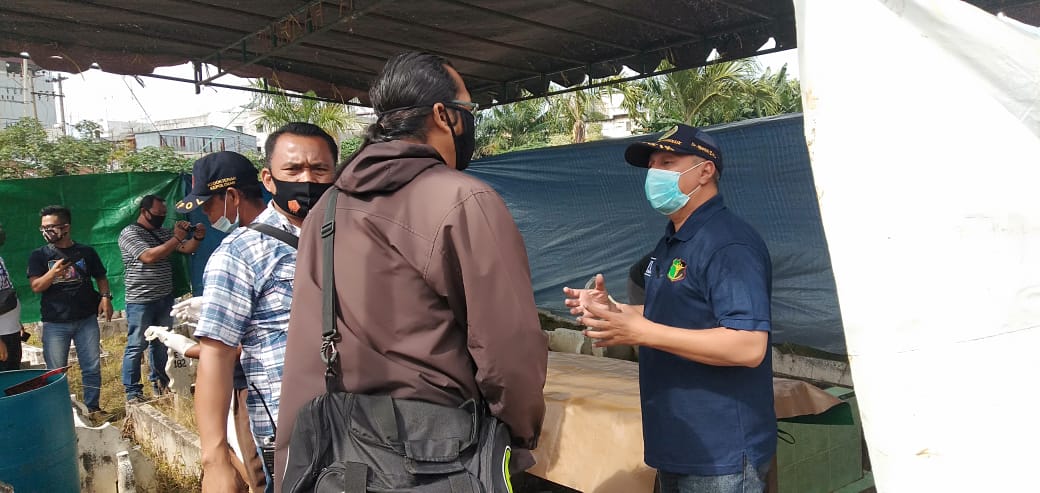Proses otopsi di makam tempat korban dikebumikan. Kejatisu Apresiasi Polisi Ungkap Kasus Pembunuhan Pegawai Kejari Labuhanbatu 1