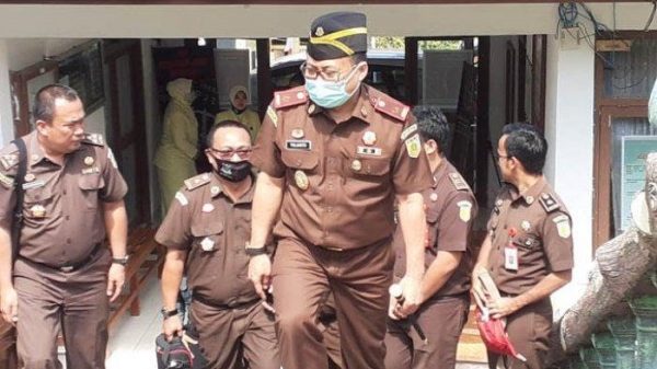 Edan, Korupsi di Mabar Rugikan Negara Rp3 Triliun 39