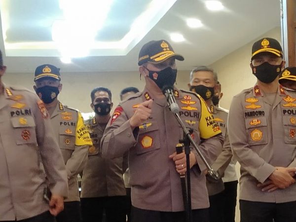 Kapolda Metro Dukung Pangdam Jaya Copot Baliho Rizieq Shihab 25