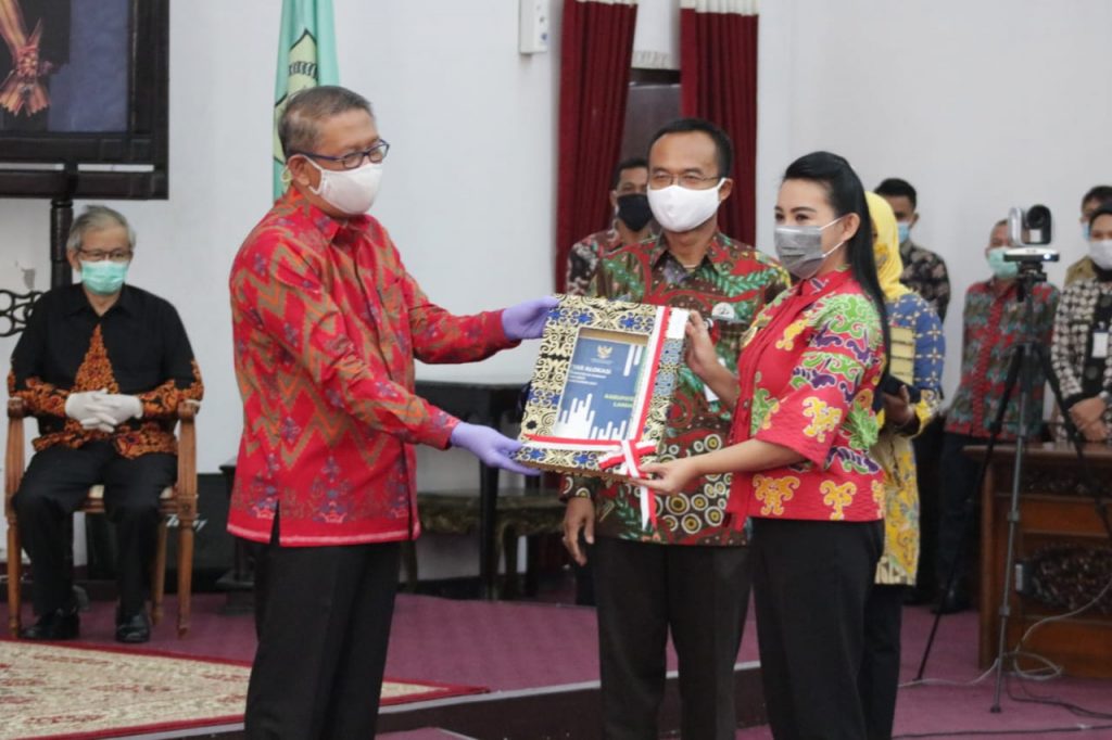 Bupati Landak Terima DIPA dan TKDD Tahun 2021 Kabupaten Landak 9