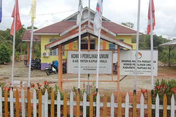 Masyarakat Tolak KPU Kapuas Hulu Laksanaan Debat Kandidat di Jakarta 24