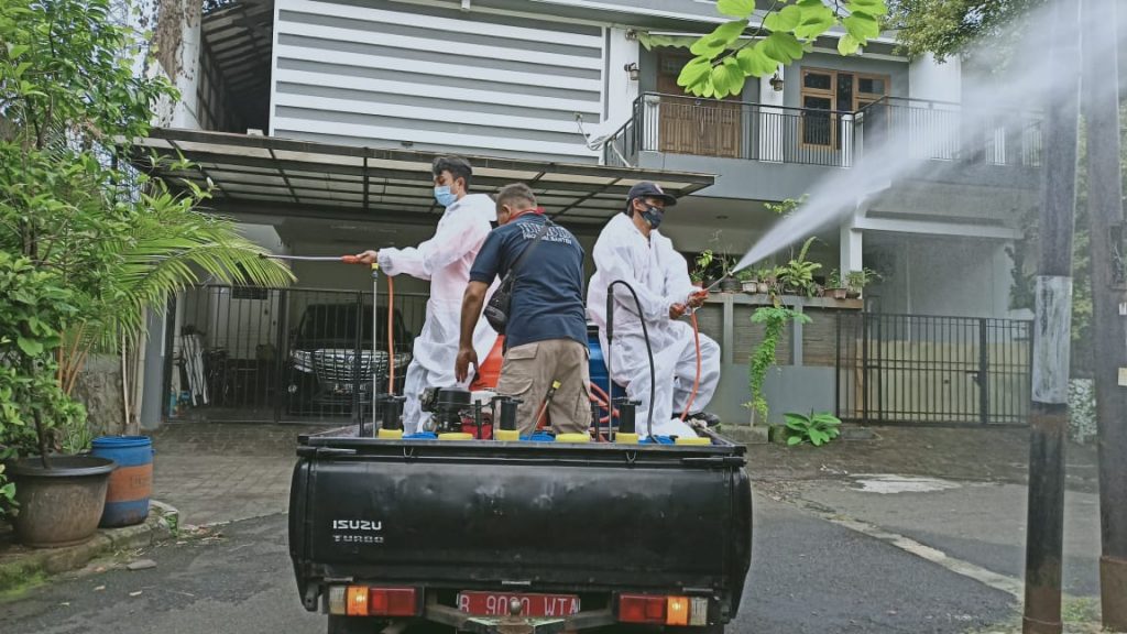 BPBD Pemkot Tangsel Lakukan Penyemprotan di 7 Kecamatan 8