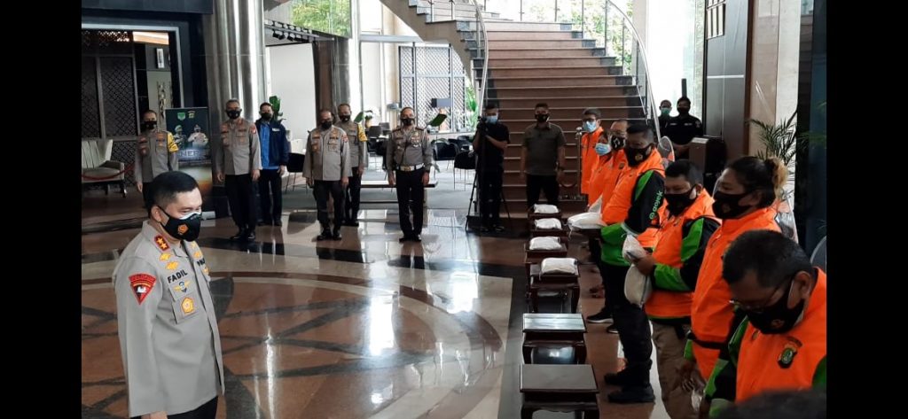 Rompi Orange untuk Ojol dan Wartawan Polda Metro Jaya 8