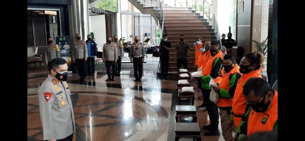 Rompi Orange untuk Ojol dan Wartawan Polda Metro Jaya 12
