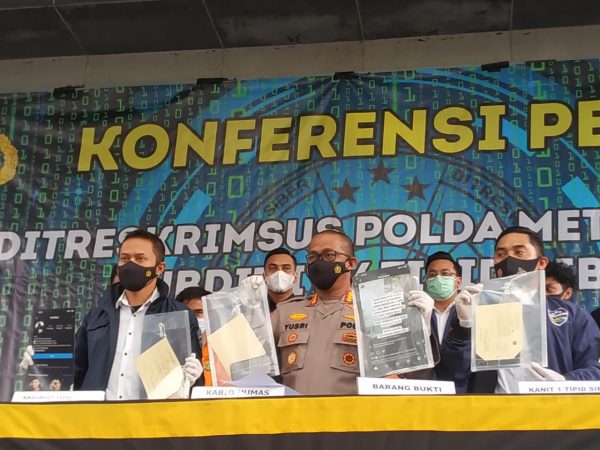 Pembuat Swab PCR Palsu Diringkus Polisi 30
