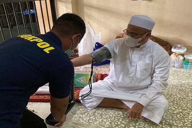 Sakit Asam Lambung, Habib Rizieq Tak Mau Pakai Tabung Oksigen Polisi 10