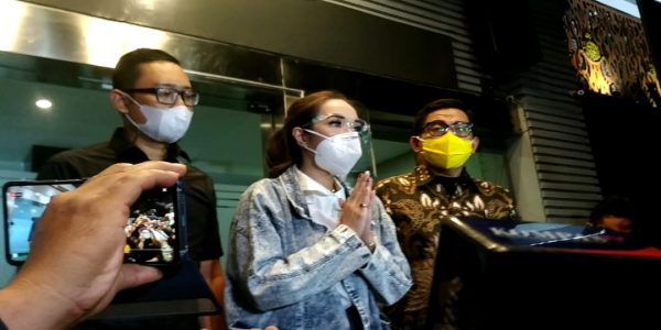 Usai Diperiksa Sebagai Tersangka, Gisel Minta Maaf 24