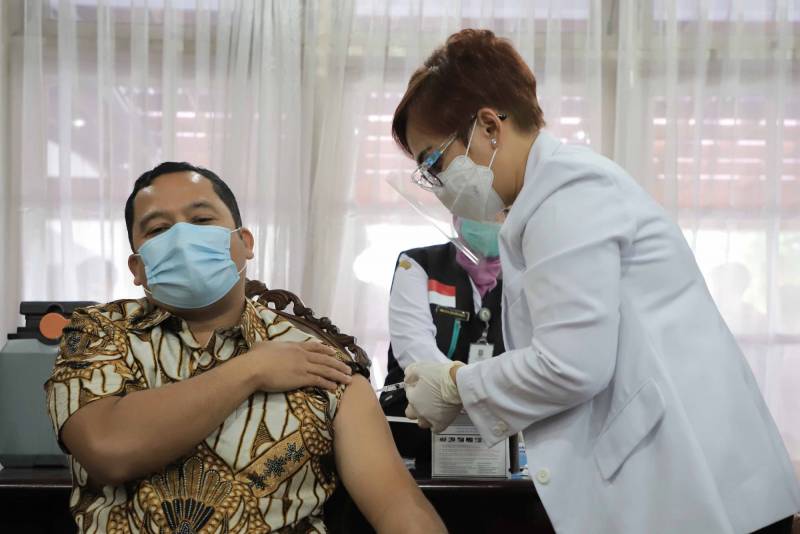 Kepala Daerah se-Banten Terima Vaksin Covid-19 11