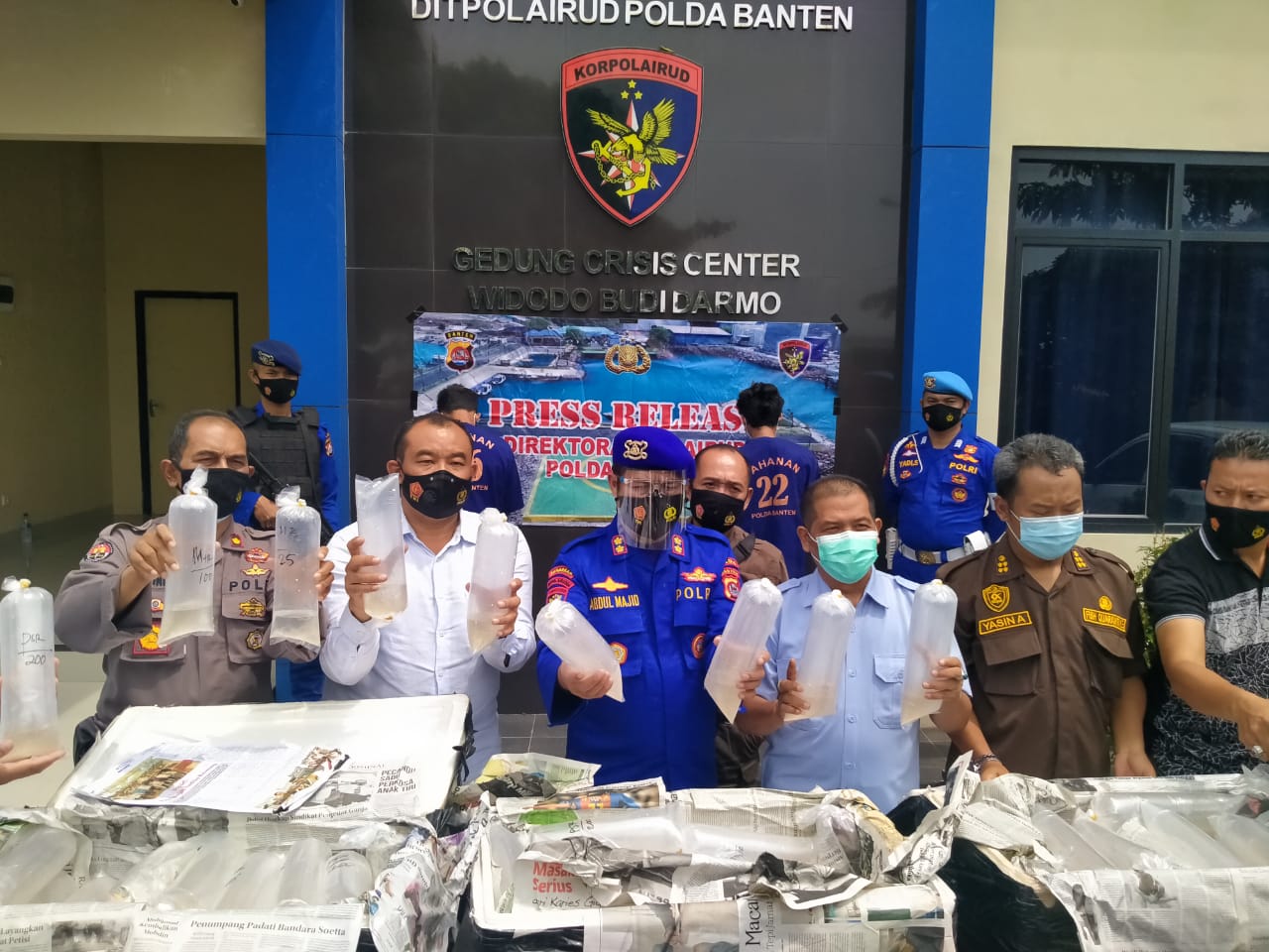 Ditpolairud Polda Banten Tangkap Dua Orang Pelaku Penyeludupan Bibit Lobster 1