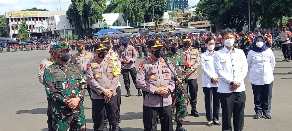 Kapolri Perintahkan Anggotanya Kawal Vaksinasi Covid-19 11