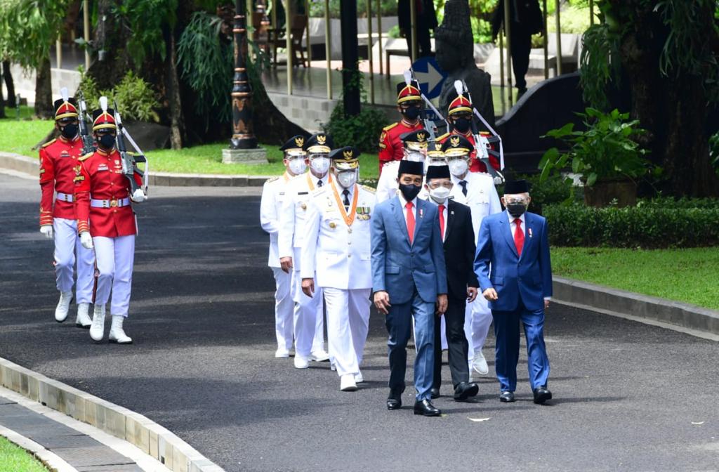 Presiden Jokowi Lantik Tiga Gubernur dan Wakil Gubernur Terpilih Masa Jabatan 2021-2024 12
