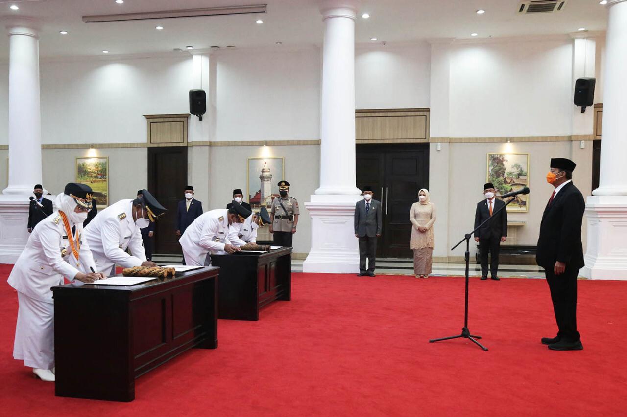 Lantik Bupati Serang dan Walikota Cilegon, Gubernur Banten Tekankan Penanganan Covid-19 dan Pemulihan Ekonomi 1