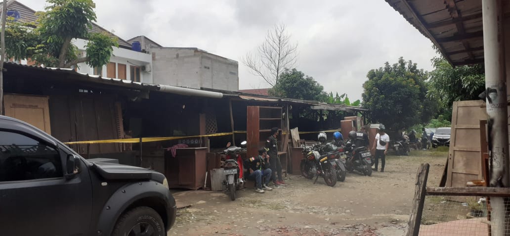 sengketa-1 Kelompok Massa di Kawal Polisi Amankan Sengketa Lahan Rp8,7 Miliar di Sawangan Depok 1