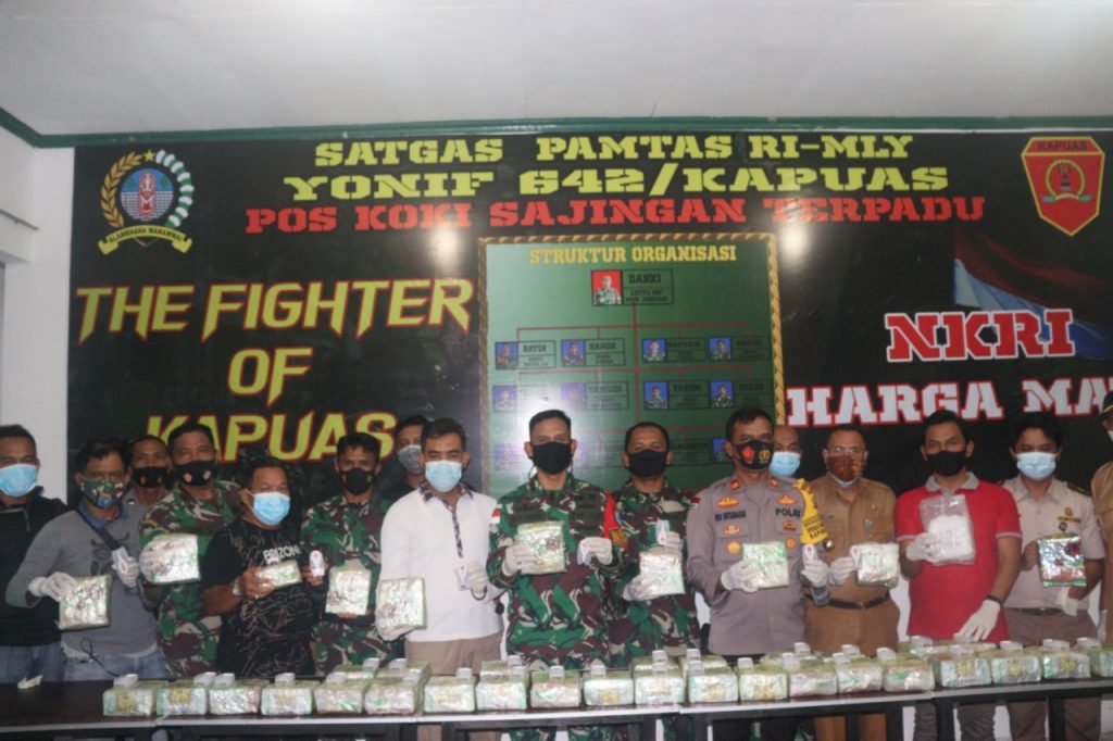 Patroli Jalur Ilegal, Satgas Pamtas Yonif 642/Kapuas Berhasil Amankan 42,928 Kg Narkoba 10