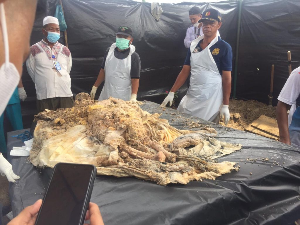 Dikawal LBH Medan, Tim Forensik Bongkar Makam Tahanan Tewas 13