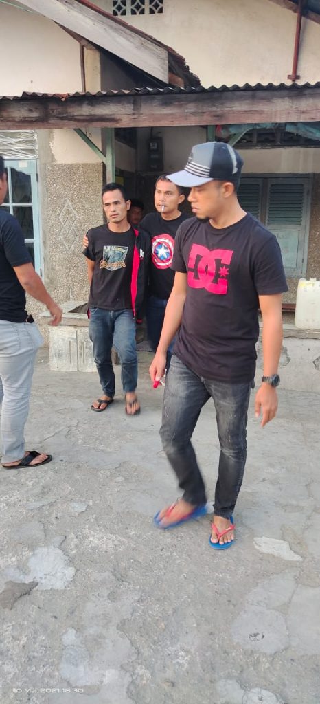 Sebut Ayahnya Kotoran, Gigi Sepupu Rompal Dihantam Martil 11