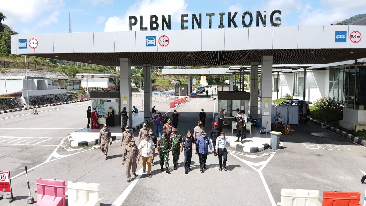 IMG-20210328-WA0015 Cegah Covid-19, Satgas Pamtas RI-Malaysia Apel Sterilisasi dan Penegakan Prokes di Perbatasan 1