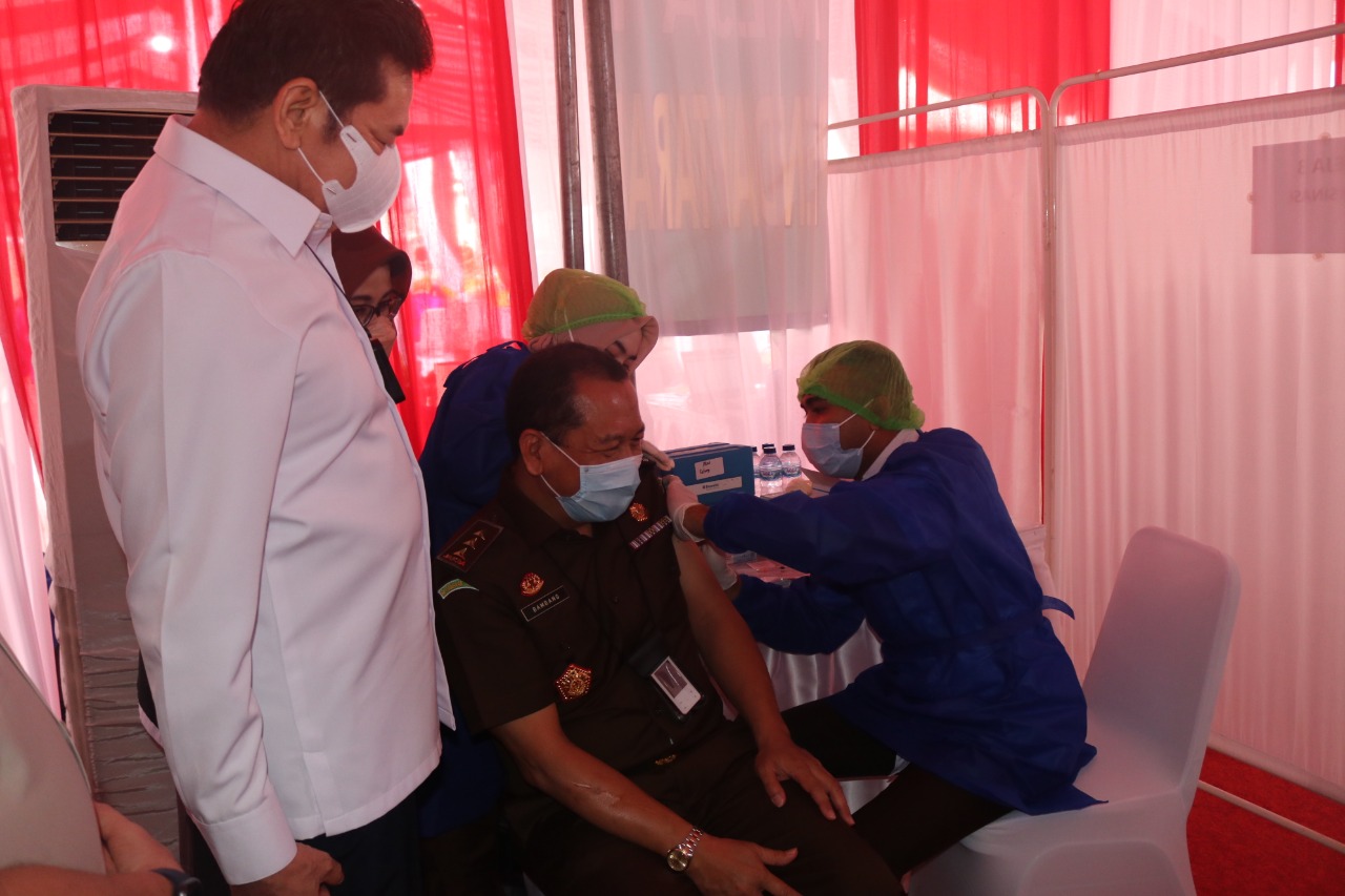 Jaksa Agung Buka Vaksinasi di Kejagung 1