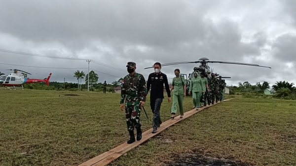Tutup Kegiatan TMMD Ke-110, Pangdam XVII/Cenderawasih Kunjungi Distrik Kawagit Papua 42