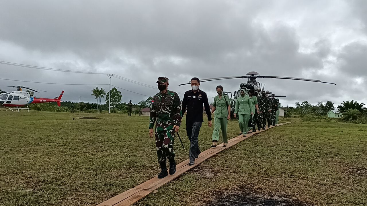 Tutup Kegiatan TMMD Ke-110, Pangdam XVII/Cenderawasih Kunjungi Distrik Kawagit Papua 1