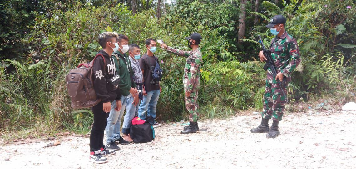 Pelintas Batas Satgas Pamtas RI-Malaysia Amankan 17 Pelintas Batas Ilegal 1