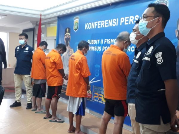 Polda Metro Ringkus Pengedar Dolar Palsu 28