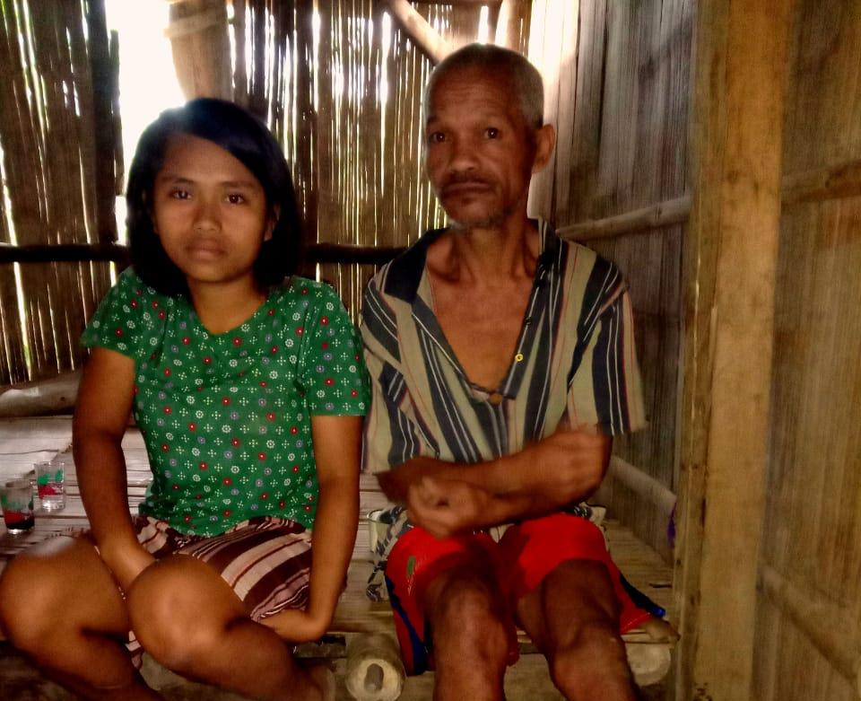 Reina, Gadis Belia Putus Sekolah Hidupi Ayahnya yang Stroke 12