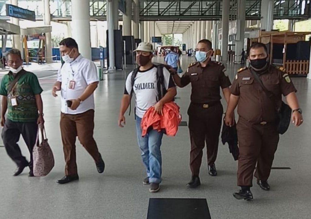 Terpidana Korupsi Pengadaan Buku Perpustakaan Pemprovsu Serahkan Diri 10