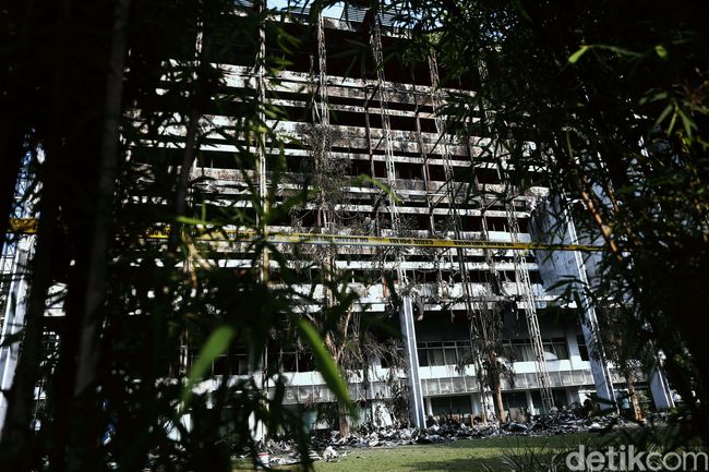 Bekas Gedung Utama Kejagung Dibongkar 12