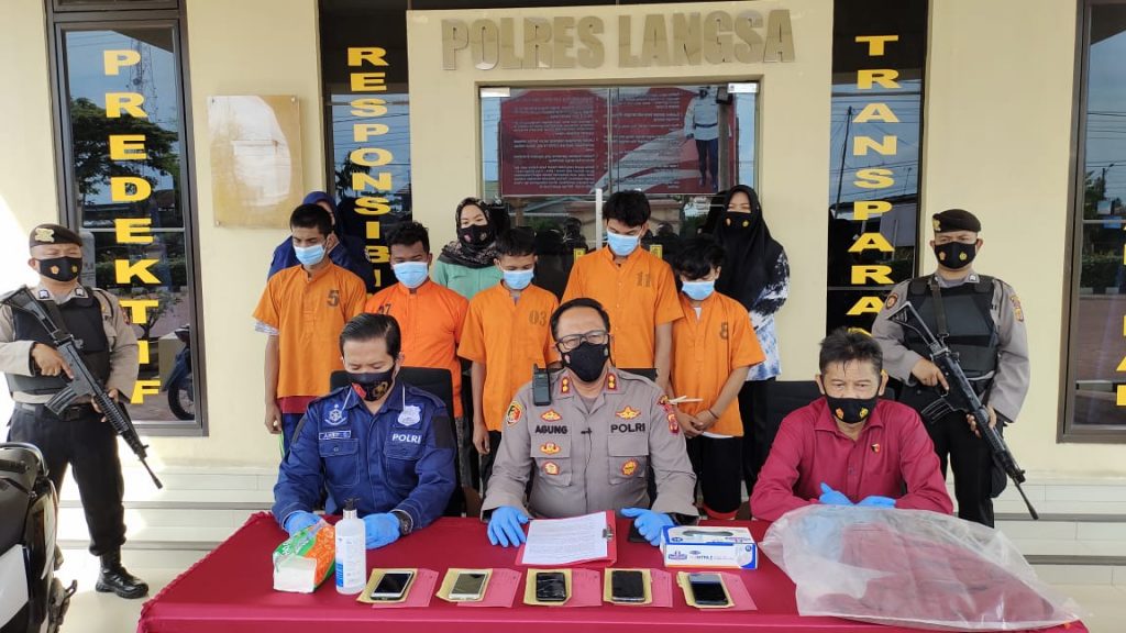 Siswi SMA Diperkosa 10 Pria di Rumah Kosong 9