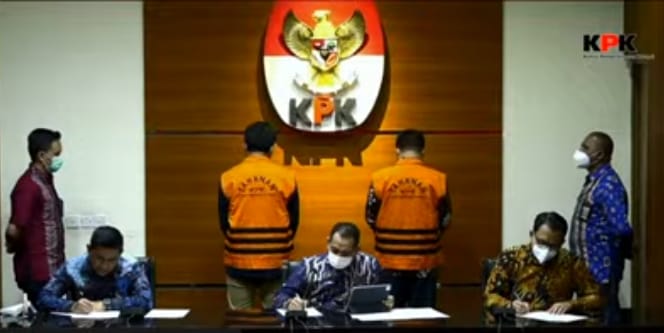 KPK Tahan Bupati Bandung Barat dan Anaknya 11